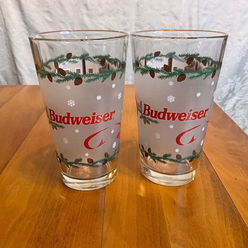 vintage Anchor Hocking Budweiser Holiday Frosted‎ Glasses 2 Horse Drawn Barware
